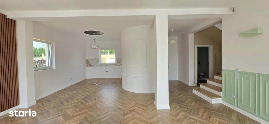 Casă cu 3 camere semidecomandat cu Teren 430 Mp în Paleu