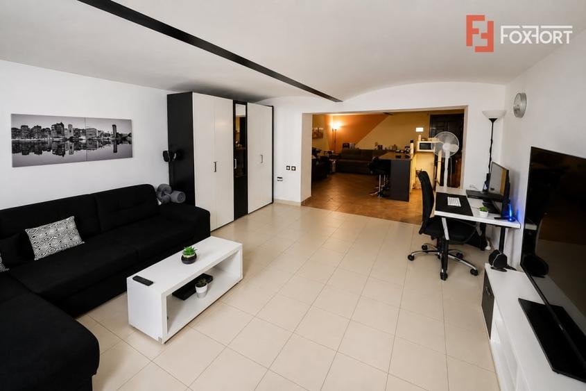 Apartament cu 3 camere semidecomandat, mobilat în P-ța Maria