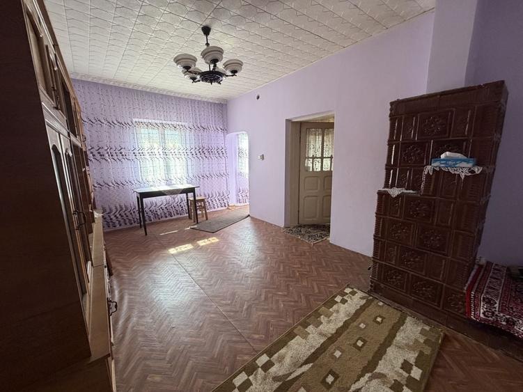 Casă cu 4 camere în Oinacu