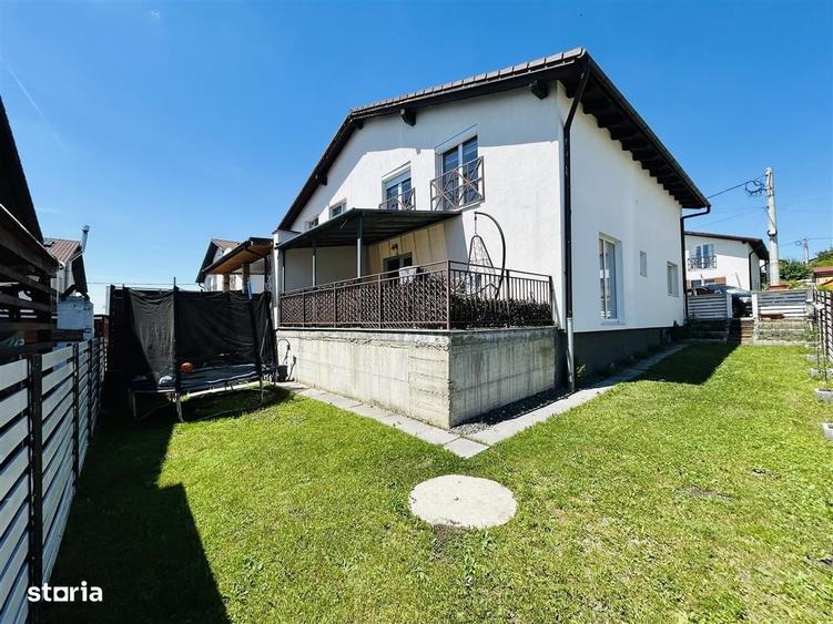 Casă cu 4 camere cu Teren 211 Mp în Roșia