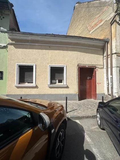 Casă cu 2 camere cu Teren 10 Mp în Centrul Istoric