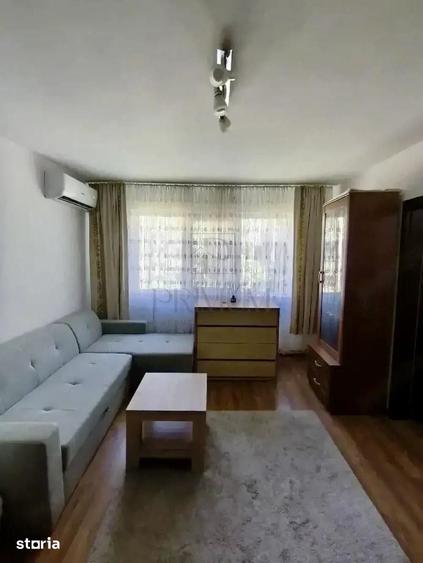 Apartament cu 2 camere semidecomandat în Girocului