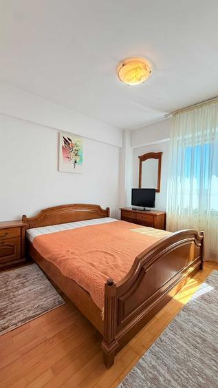 Apartament cu 3 camere decomandat în Moșilor