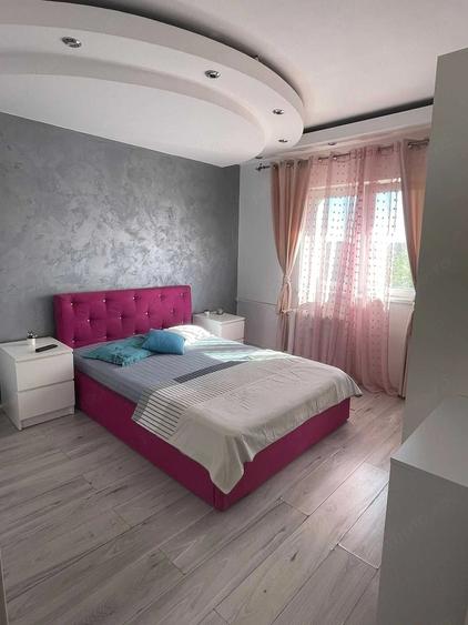 Apartament cu 3 camere decomandat în Uverturii