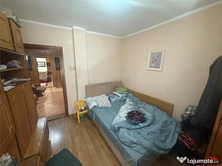 Apartament cu 3 camere decomandat în Central