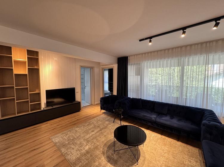 Apartament cu 4 camere semidecomandat în Iancu Nicolae
