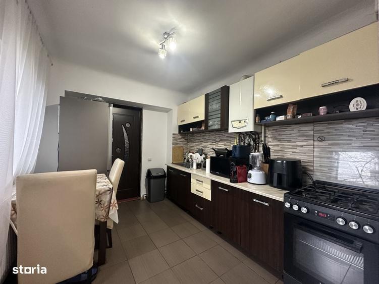 Casă cu 4 camere în Bănești