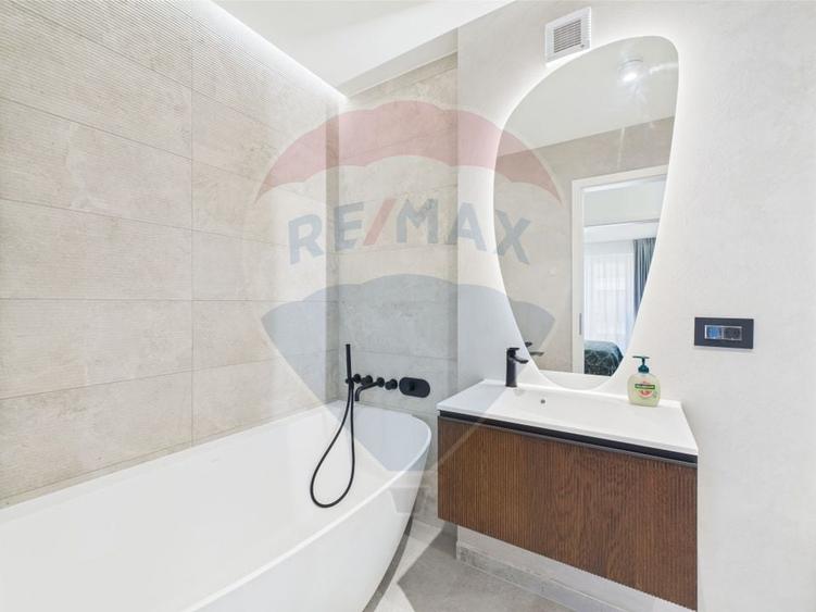 Apartament cu 2 camere decomandat în Tractorul