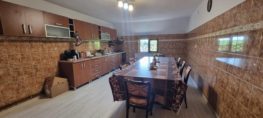 Casă individuală cu 7 camere cu Garaj în Căteasca