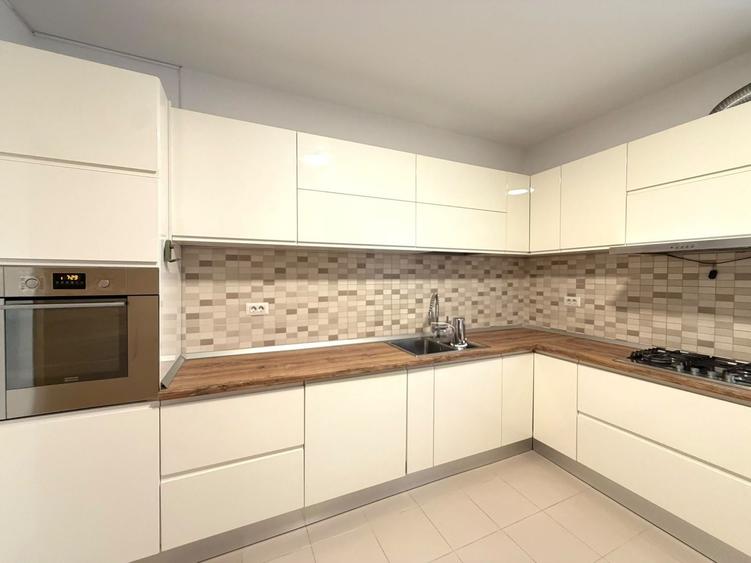 Apartament cu 3 camere, mobilat în Iancu Nicolae