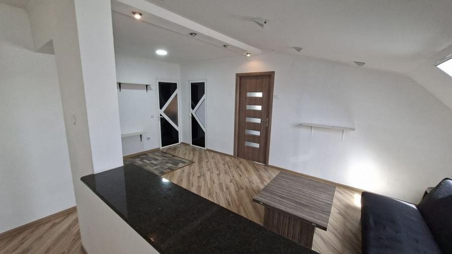 Apartament cu 3 camere decomandat în Ștefănești