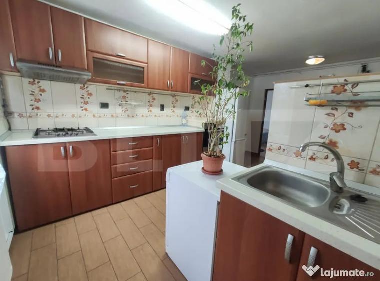 Apartament cu 3 camere decomandat în Central