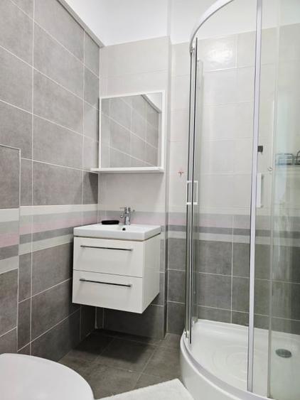 Apartament cu 3 camere semidecomandat, mobilat în Otopeni