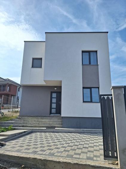 Casă cu 4 camere în Dezmir