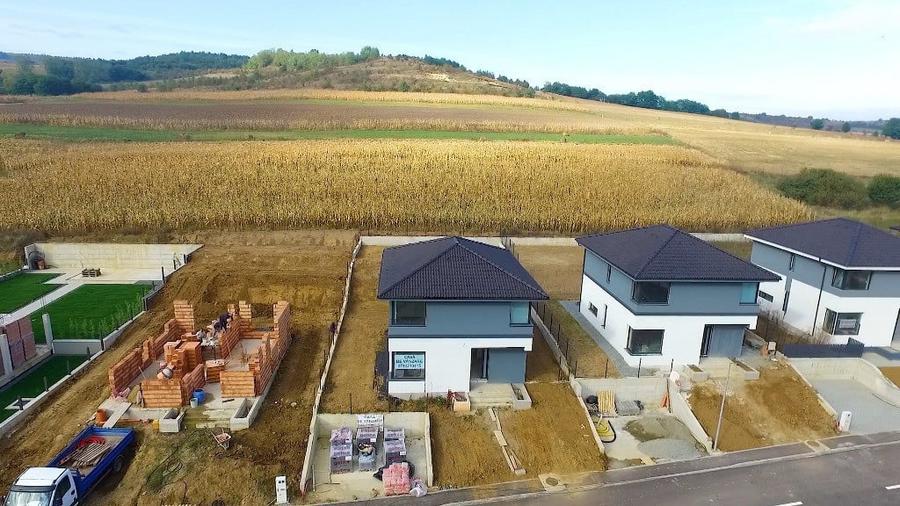Casă cu 5 camere cu Teren 510 Mp în Corușu