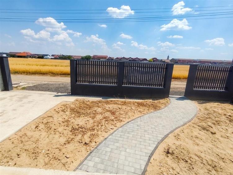 Casă cu 4 camere cu Teren 460 Mp în Nojorid