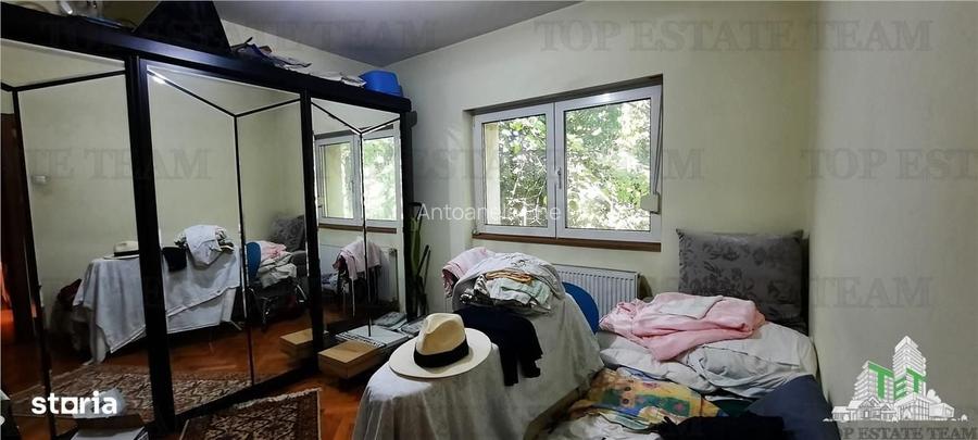 Vanzare apartament 3 camere in Vila Pajura