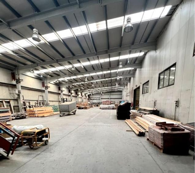 Spațiu industrial, de 600 mp, în Săcălaz