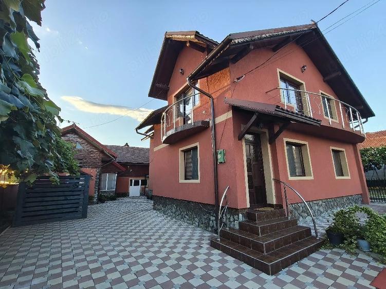 Casă cu Teren 1000 Mp în Central