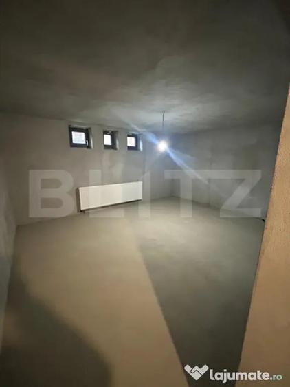 Casă cu 7 camere cu Teren 600 Mp în Micro 6