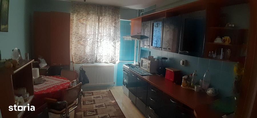 Apartament cu 3 camere decomandat în Valea Cetății