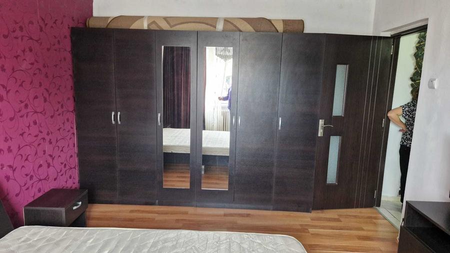 Persoana fizica inchiriez apartament 2 Camere decomandate, Cetate, str. Bradisor, et. 3 - 3