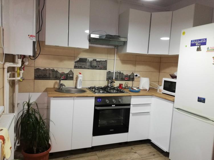 Apartament cu 2 camere semidecomandat în Corbu Nou