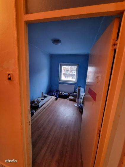 Apartament cu 3 camere decomandat în Micro 17