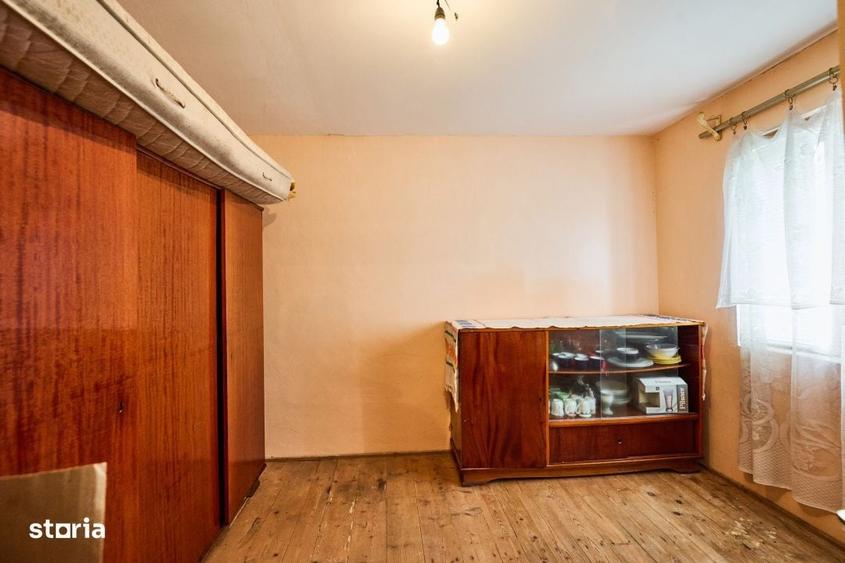 Casă cu 4 camere în Slatina