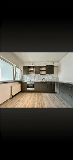 Casă cu 7 camere cu Teren 470 Mp în Central