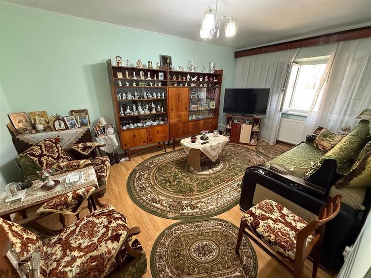Apartament cu 3 camere decomandat, mobilat în Central