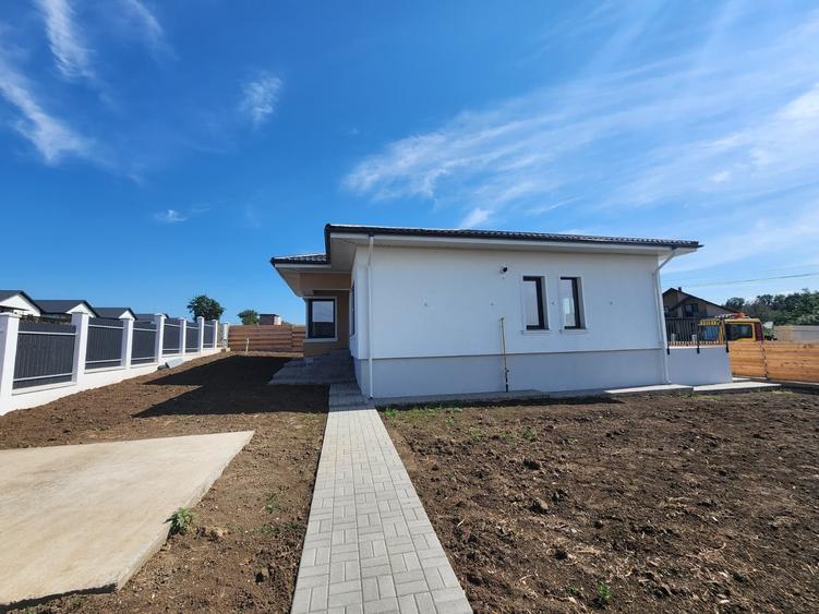 Casă individuală cu 4 camere cu Canalizare în Miroslava