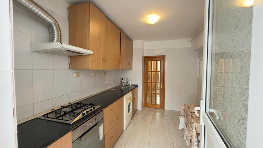 Apartament cu 2 camere decomandat, mobilat în Micro 21