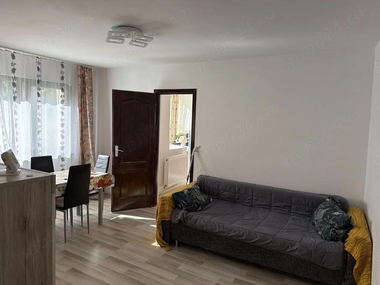 Apartament cu 2 camere semidecomandat, mobilat în Central