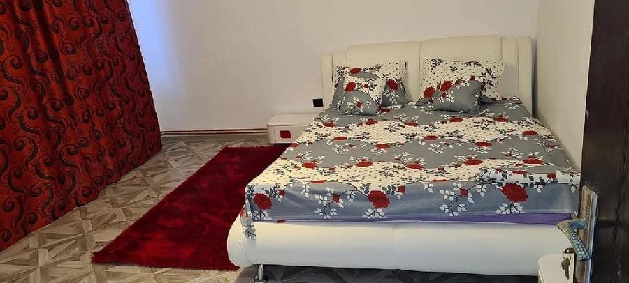 Casă cu 7 camere cu Teren 820 Mp în Central