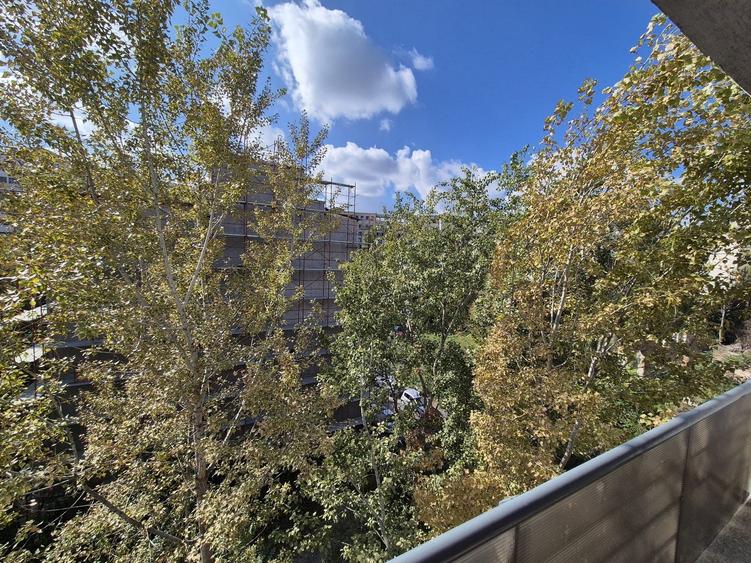 Apartament cu 3 camere semidecomandat în Națiunile Unite