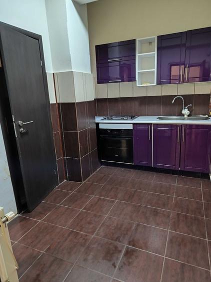Apartament cu 3 camere semidecomandat în Romană