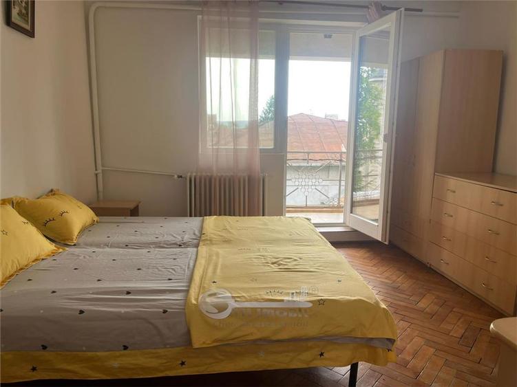 Casă cu 6 camere cu Teren 600 Mp în Sărărie