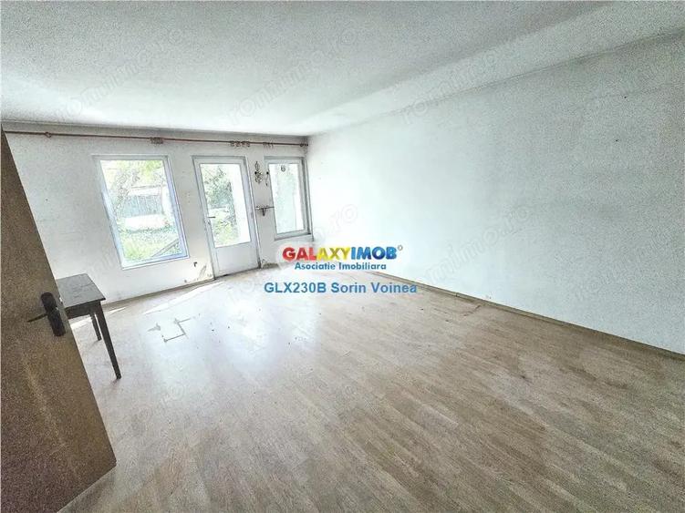 Casă cu 14 camere cu Teren 400 Mp în Titan