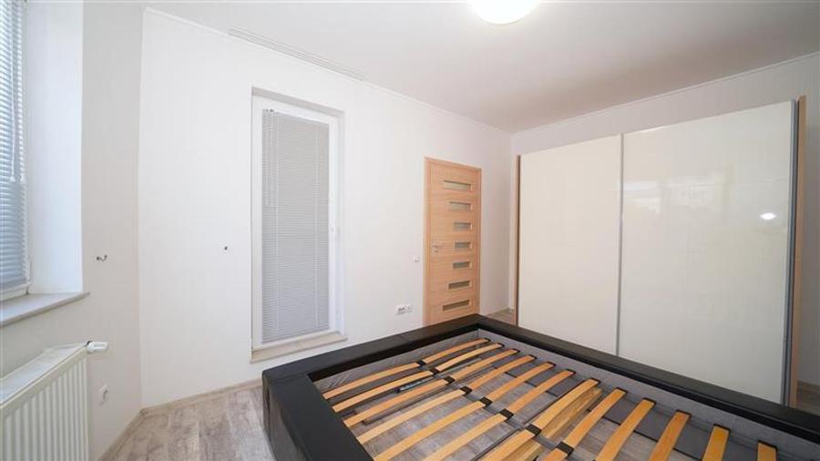 Apartament cu 3 camere decomandat, mobilat în Calea Aradului