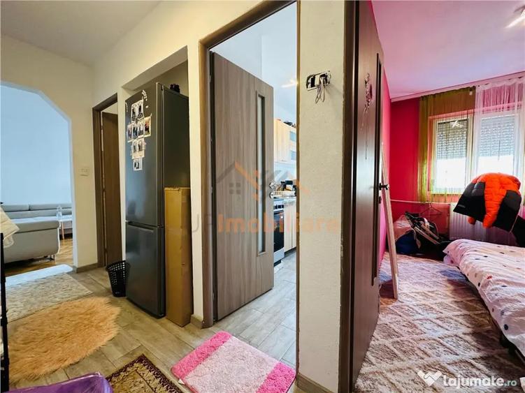 Apartament cu 3 camere semidecomandat în Central