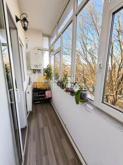 Apartament cu 4 camere semidecomandat în Tătărași