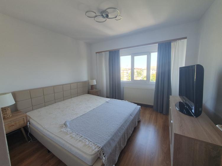 Apartament cu 3 camere decomandat în Lipovei
