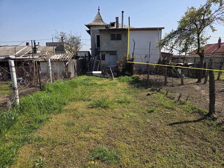 Casă cu 5 camere cu Teren 213 Mp în Carierei