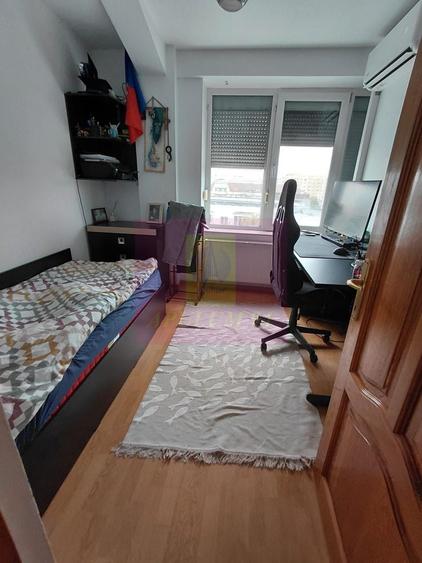 Apartament cu 4 camere decomandat în Dristor