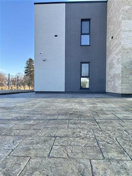 Duplex cu 5 camere cu Canalizare în Stupini