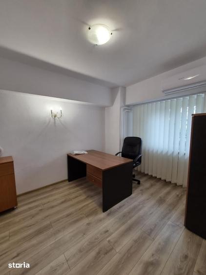 Apartament cu 3 camere în Decebal