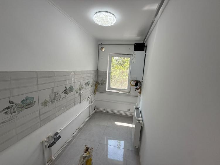Apartament cu 3 camere semidecomandat în Tomis Nord