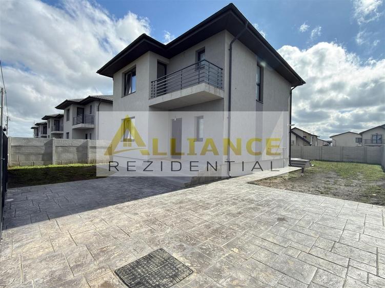 Casă individuală cu 4 camere decomandat cu Canalizare în Berceni