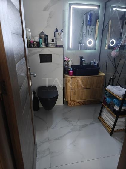 Apartament cu 3 camere semidecomandat, mobilat în Florești